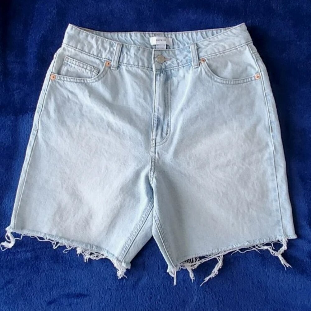 FOREVER 21 DENIM SHORTS Size 27 HIGH RISE DISTRESSED HEM LINE LIGHT WASH